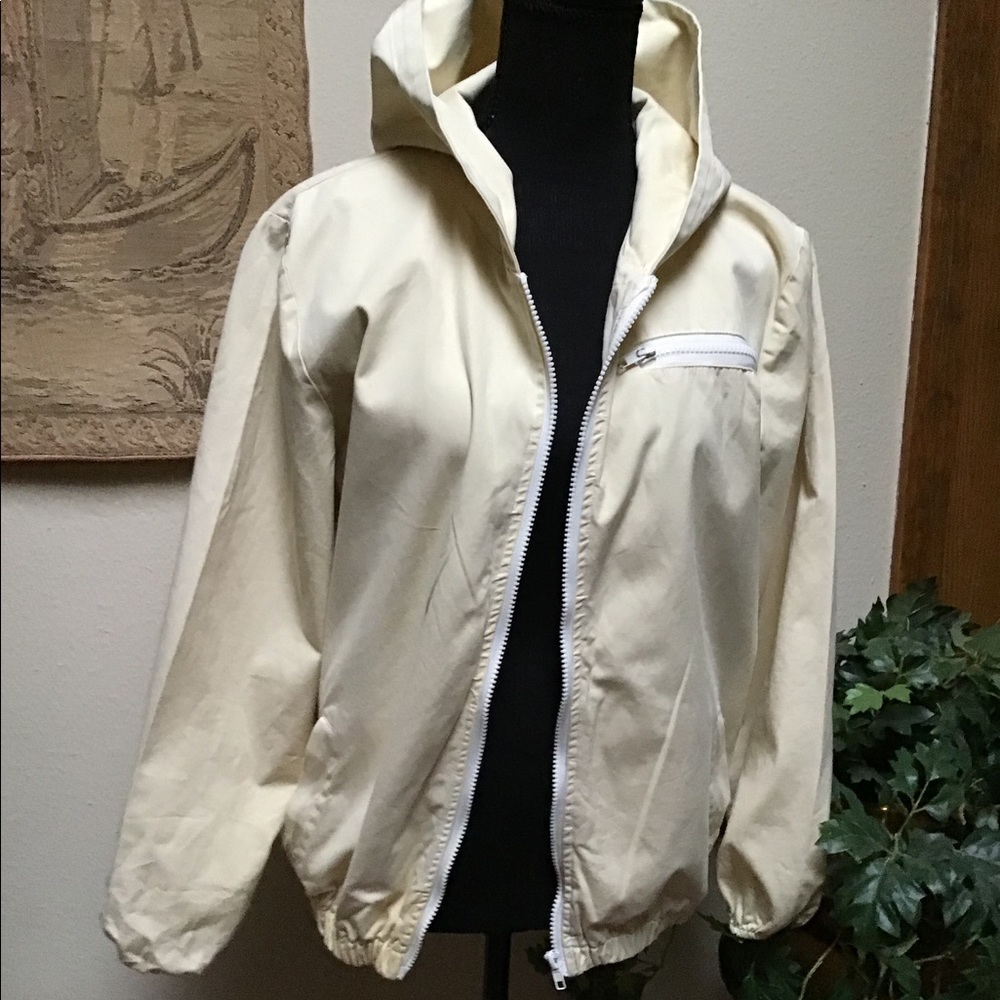 JOHN GULT, size o-small, beautiful hooded light lemon jacket